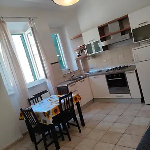  Appartamento Casa Vicino Agli Imbarchi Con Parcheggio Privato